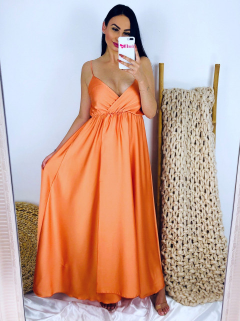 Dámské dlhé oranžové saténové šaty 