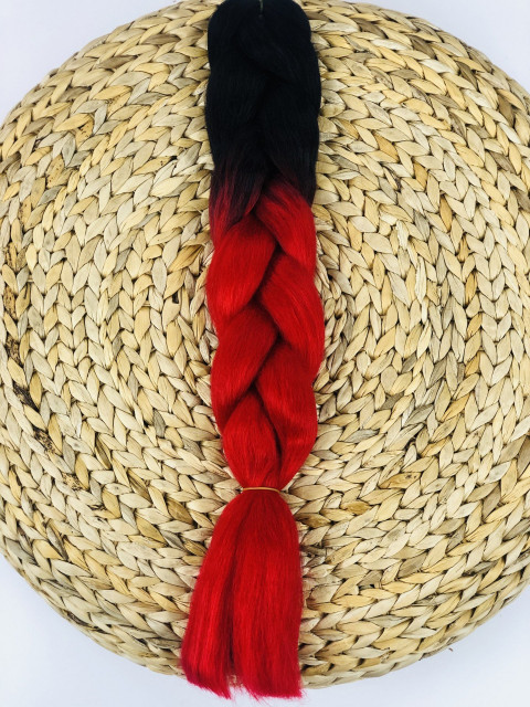Čierno-červený pletený kanekalon