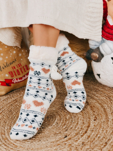 Biele vianočné ponožky s brmbolcami