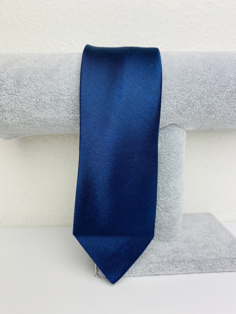 Pánska tmavá modrá saténová úzka kravata