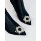Elegantné dámske čižmy so saténovým efektom a brošňou- čierne