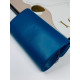Dámska modrá spoločenská kabelka s brošňou