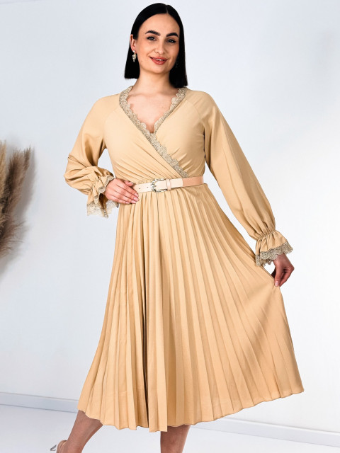 Dámske midi spoločenské šaty s čipkou a plisovanou sukňou - hnedé