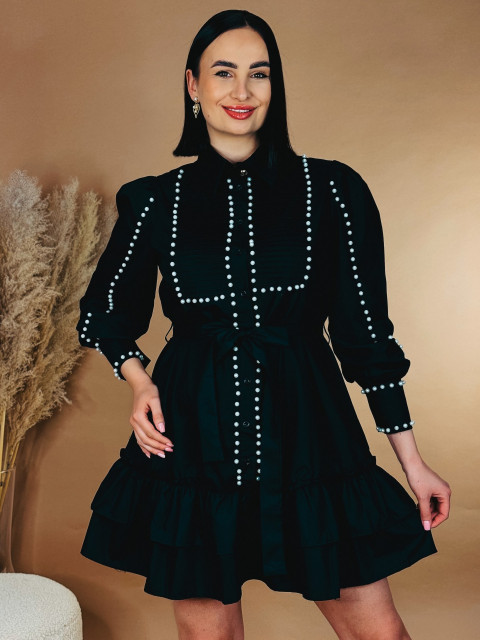 Dámske elegantné šaty s perličkami a opaskom - čierne