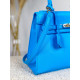 Dámska kufríková kabelka s remienkom - modrá