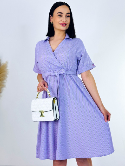 Dámske pásikavé šaty s opaskom a vreckami - fialové