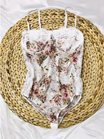 Biele čipkované body
