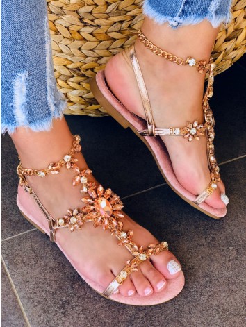 Dámske staro-zlaté sandálky s kamienkami a retiazkou