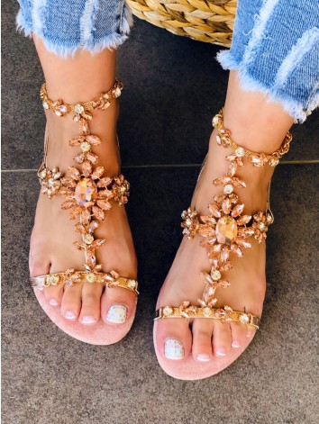 Dámske staro-zlaté sandálky s kamienkami a retiazkou