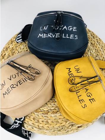 Dámska hnedá kabelka s nápisom