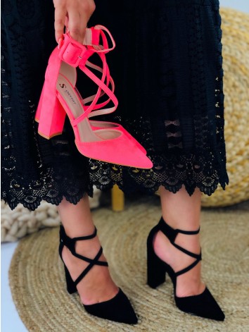 Dámske čierne sandálky s hrubým opätkom