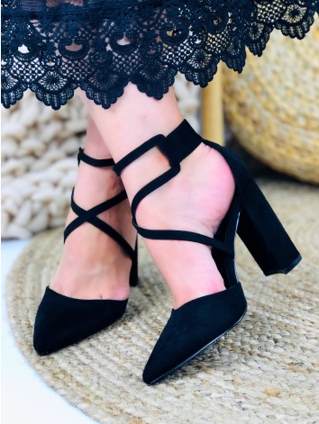 Dámske čierne sandálky s hrubým opätkom