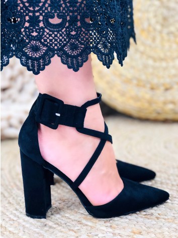 Dámske čierne sandálky s hrubým opätkom