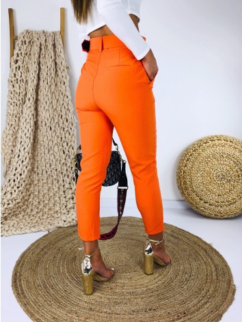 Dámske oranžové nohavice s vysokým pásom a opaskom