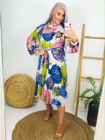 Farebné kvetované spoločenské šaty s opaskom