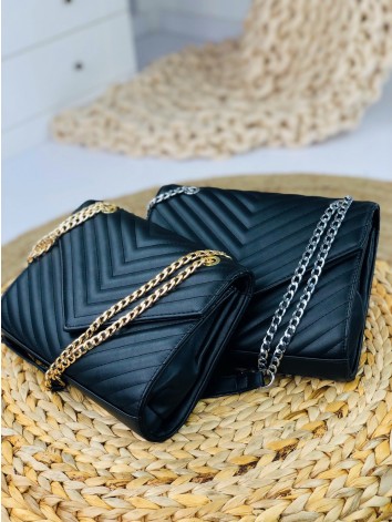 Dámska čierna kabelka so zlatou retiazkou