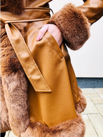 Dámska camel koženková bunda s kožušinou