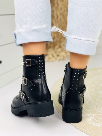 Čierne matné čižmy s perličkami