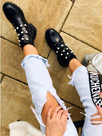 Čierne matné čižmy s perličkami