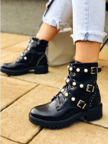 Čierne matné čižmy s perličkami