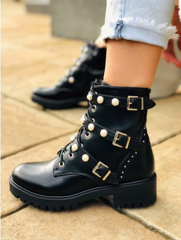 Čierne matné čižmy s perličkami