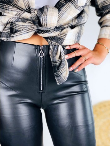 Čierne matné koženkové legíny