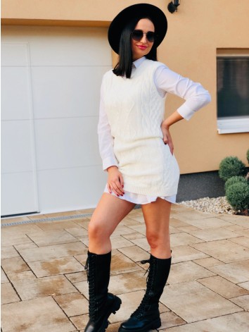 Biela predĺžená pletená vesta