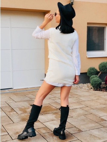 Biela predĺžená pletená vesta