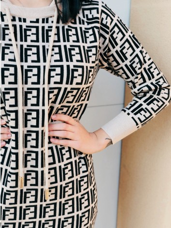 Béžové svetrové šaty s kapucňou Fendia