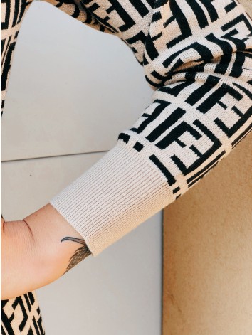 Béžové svetrové šaty s kapucňou Fendia