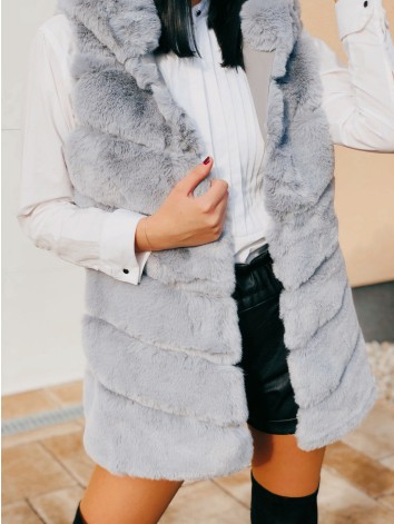Dámska sivá kožušinová vesta s kapucňou