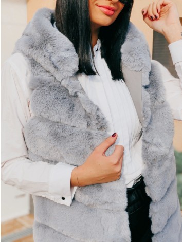 Dámska sivá kožušinová vesta s kapucňou