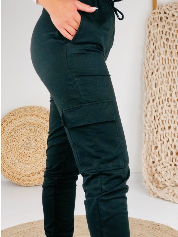 Dámske čierne tepláky s kapsičkami