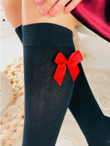 Čierne podkolienky s červenými mašličkami