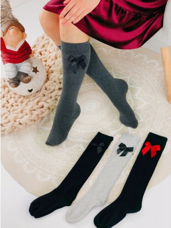 Čierne podkolienky s červenými mašličkami