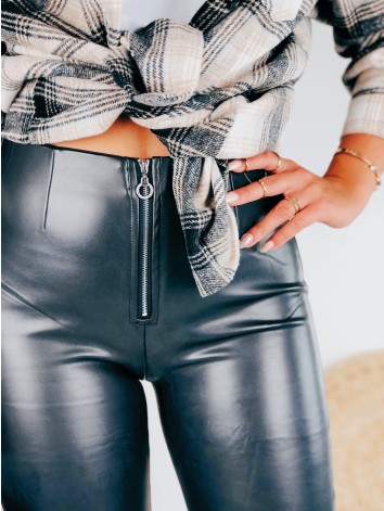 Čierne matné koženkové legíny