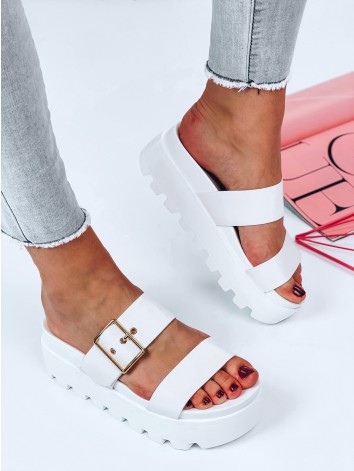 Biele šľapky na platforme Suera