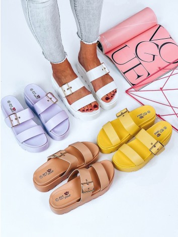 Biele šľapky na platforme Suera