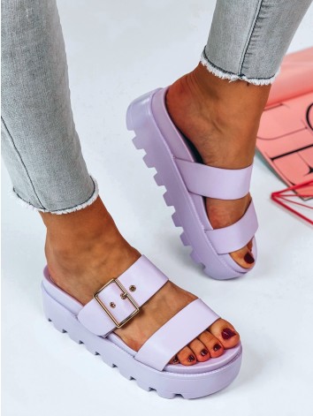 Fialové šľapky na platforme Suera