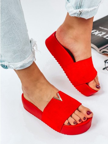 Dámske červené šľapky na platforme