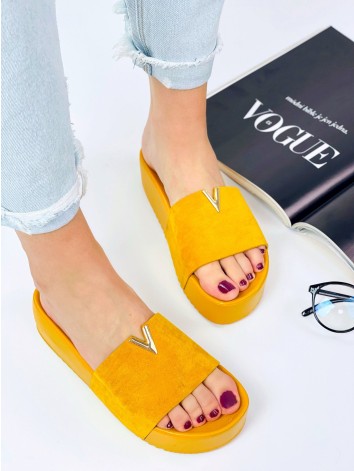 Dámske žlté šľapky na platforme