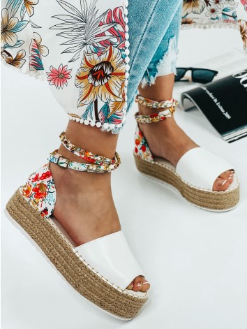 Biele sandále na platforme Zoja