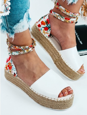 Biele sandále na platforme Zoja