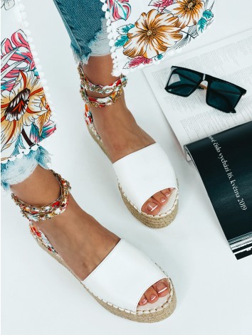 Biele sandále na platforme Zoja