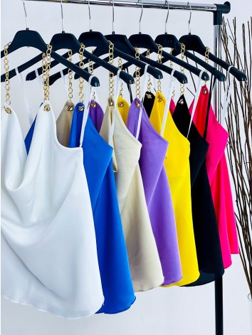 Fialový saténový top s retiazkou