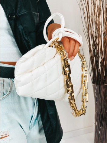 Biela malá kabelka so zlatou reťazou