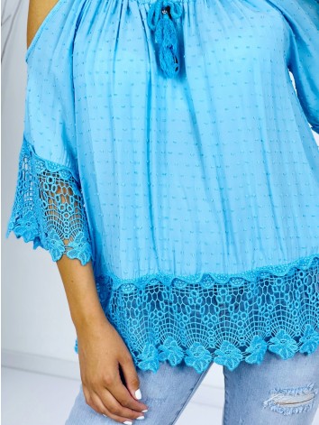 Dámska modrá blúzka s madeirou na ramienka