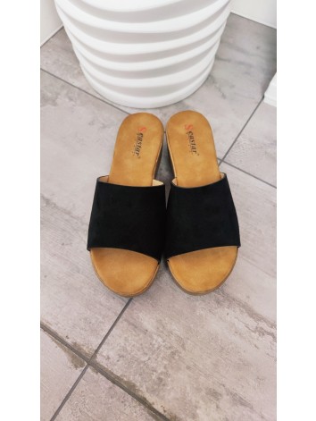 Čierne šľapky na platforme Loma - KAZOVÉ