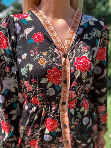 Dlhé čierne kvetované šaty s dlhým rukávom