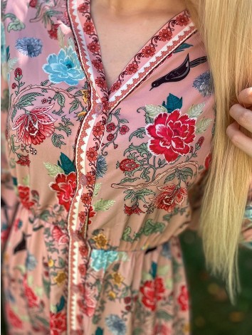 Dlhé ružové kvetované šaty s dlhým rukávom